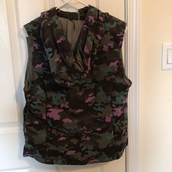 vans puffer vest - Picture 5 of 7